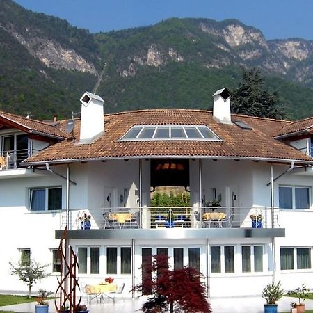 Millenniumshof Apartment Caldaro Bagian luar foto