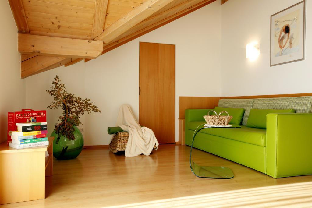 Millenniumshof Apartment Caldaro Bagian luar foto