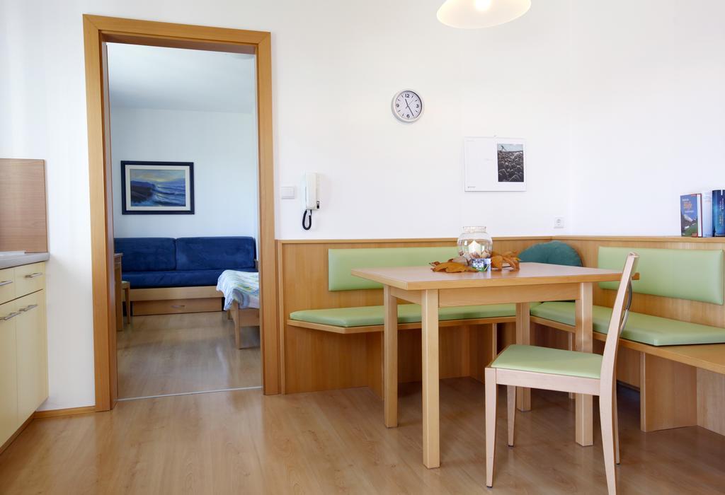 Millenniumshof Apartment Caldaro Bagian luar foto