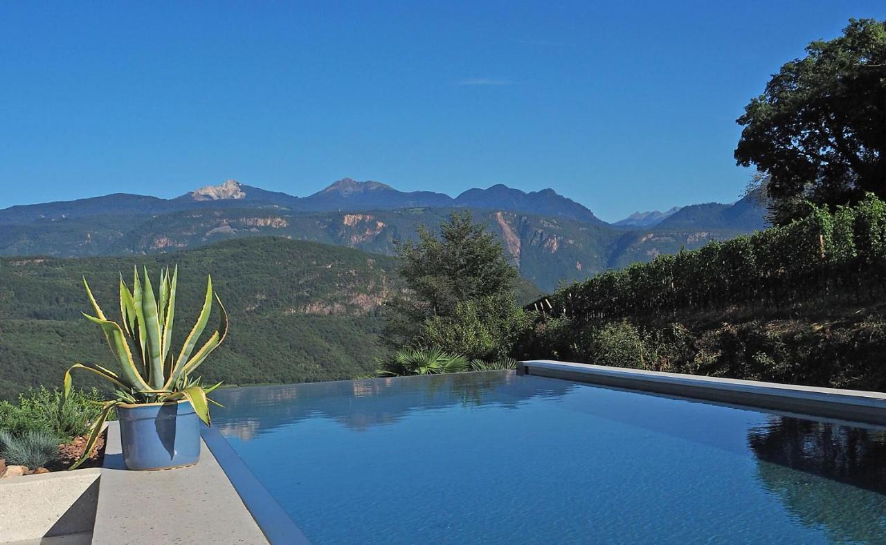 Millenniumshof Apartment Caldaro Bagian luar foto